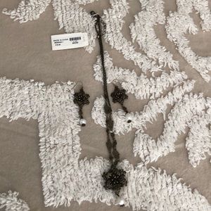 Gold metal flower necklace and earrings.